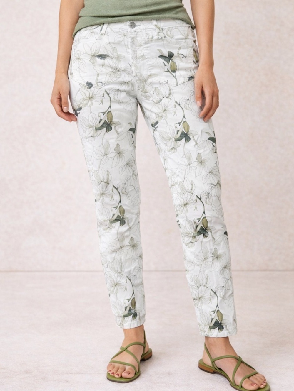 NWT Buffalo David Bitton SZ6 Green/White/Taupe Floral Skinny Jeans/Waist 30”-32”